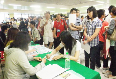 訓就中心辦大型徵才提供3760個工作機會(圖)