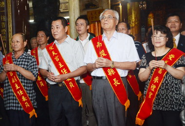 代理縣長陳志清主持受天宮中元普渡祭典(圖)