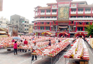 清水紫雲巖舉行盛大年度普渡活動(圖)