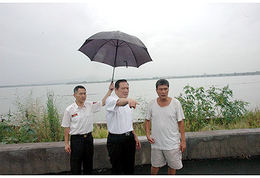 市長巡視低漥地區若逾警戒水位及早撤離(圖)