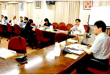 行政院南部中心發行南台灣觀光手冊」(圖)