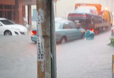 康芮颱風來襲部份道路淹水(圖)