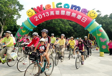 高雄無車日荷蘭代表一騎響應(圖)