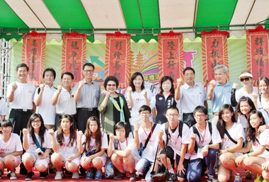 高雄成年禮陳菊勉勵囝仔勇於承擔責任(圖)