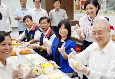 中興新村健走副總統吳敦義鳴槍(圖)