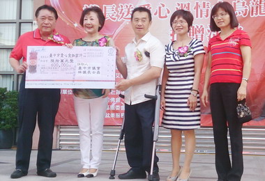 中市議長捐助烏大龍地區食物銀行六十萬(圖)