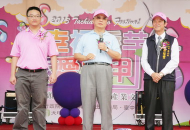 台中市長胡志強大力行銷大甲芋頭(圖)