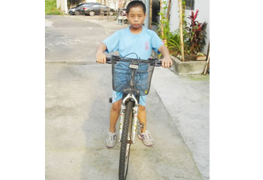 母親失聰憂兒家扶助求學(圖)