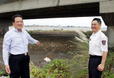 新竹市長許明財巡視舊港里易淹水區域(圖)