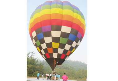 日月潭向山遊客中心推搭乘熱氣球活動(圖)