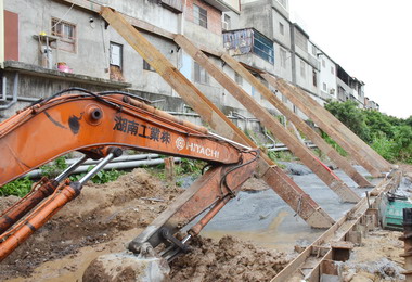 彰縣持續關心安溪東路28棟傾斜房屋災情(圖)
