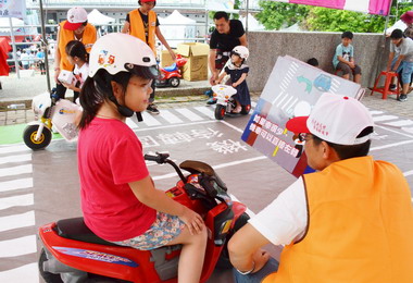 彰化辦交通安全宣導活動(圖)