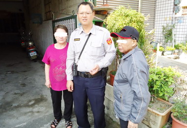 年邁老翁跳河自殺警趕往阻悲劇(圖)