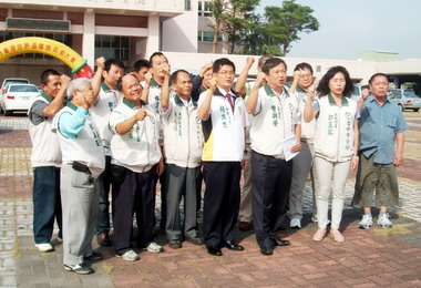 台中民進黨抗議撲空轉向台中港體育館(圖)