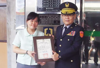 郵局行員助警遏止詐騙  警局長頒發感謝狀(圖)