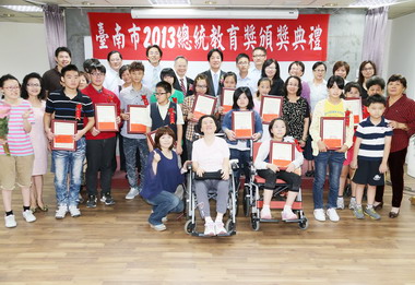 台南市府表揚16位總統教育獎得主(圖)