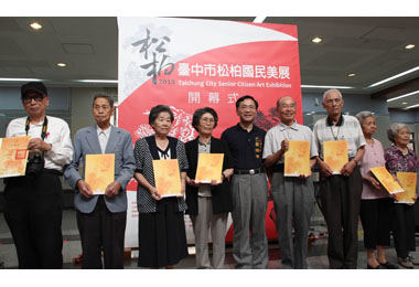 港區藝術中心展出百位長者作品(圖)