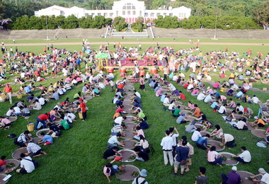 2013茶博會千人揉茶壯觀非凡(圖)