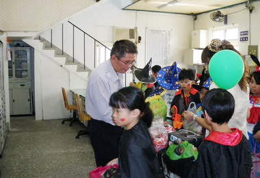 歡慶西洋萬聖節派出所遭「搗蛋」(圖)