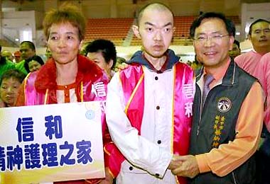 五百位精障者挑戰趣味競賽拾信心(圖)