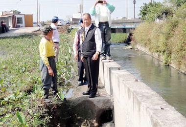 中市大安區第三大排駁坎護岸老舊遭掏空(圖)