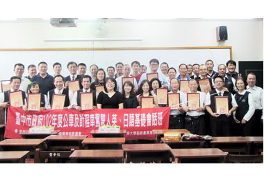 中市公車及計程車運將英日語會話班結業(圖)