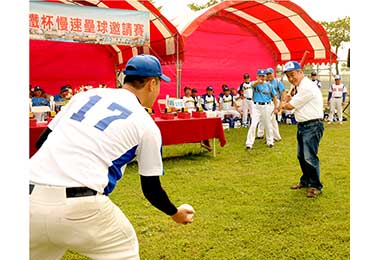 中鋼舉辦102年鋼鐵盃慢速壘球賽(圖)