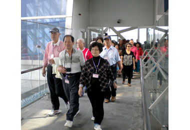 新豐祥老人協進會參觀世貿台灣館(圖)