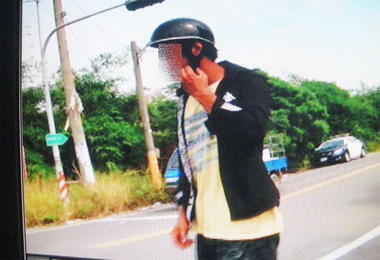 通緝犯見警攔查心虛棄車逃逸遭警圍捕(圖)