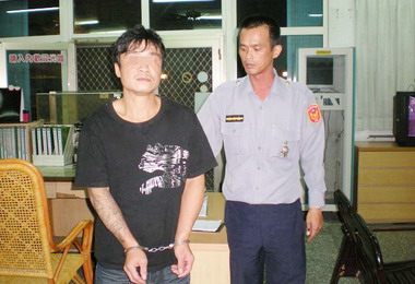 斗六警圍捕毒蟲遭咬傷忍痛逮毒蟲送辦(圖)