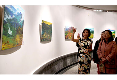 謝雪華油畫展描繪台灣山岳美景(圖)