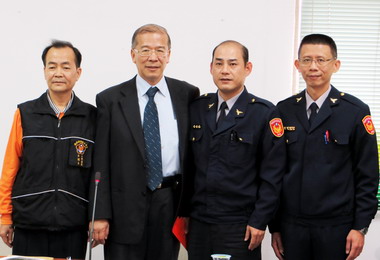 中興分局警員積極解說成功攔阻詐騙案(圖)