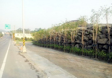 環保局改造砂石場形象綠美化示範場完成(圖)