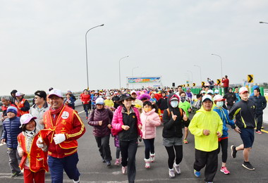 台61線西濱快速公路漢寶至王功路段通車(圖)