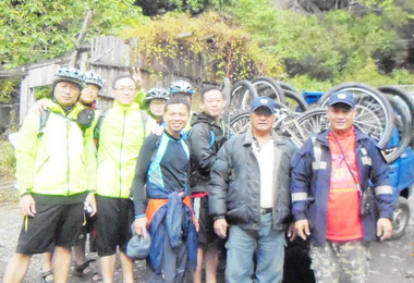 7名單車登山客失聯警消護送下山(圖)