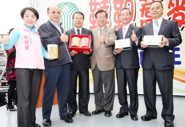 胡志強行銷大雅區韃靼蕎麥與紅薏仁產品(圖)