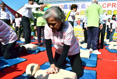 彰縣辦CPR推廣活動暨社區米食文化節(圖)