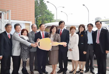 台北圓山扶輪社捐贈雲林縣府復康巴士(圖)