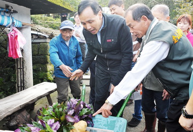 朱立倫探訪八煙聚落關懷聚落長者(圖)