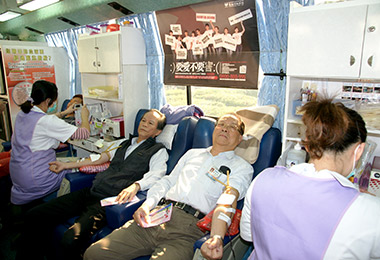 中油百萬CC熱情公益捐血(圖)