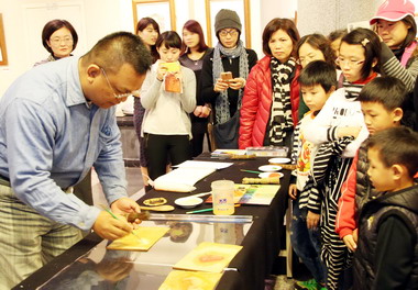 港區藝術中心展出版印年畫特展(圖)