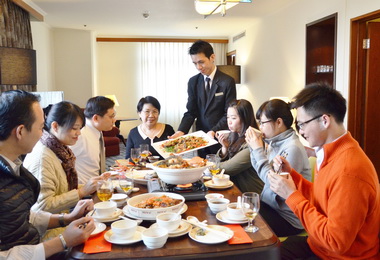 高雄福華圍爐宴搶空  加碼推套房圍爐餐(圖)