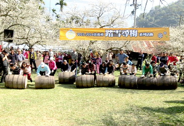 南投花卉嘉年華信義鄉「踏雪尋梅」(圖)