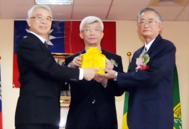 高雄關新舊任關務長交接(圖)