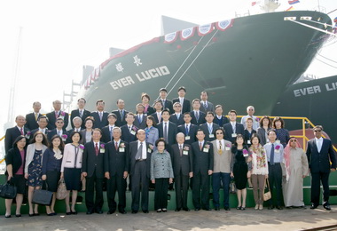 長榮集團貨櫃輪命名長輝輪(圖)