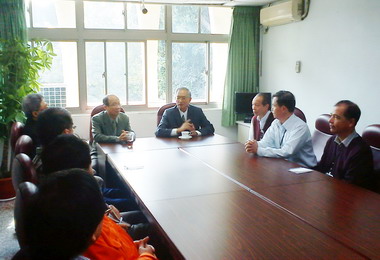 新任高雄關關務長黃宋龍視察勗勉同仁(圖)