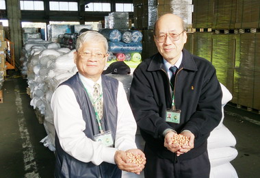 進口苦茶子卻藏花生遭查獲(圖)