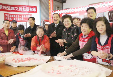 竹市慶元宵長青會快樂搓湯圓(圖)