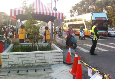 燈會接駁站前酒駕客自投羅網(圖)