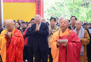 吳敦義返鄉參加祈福法會盼燈會圓滿成功(圖)